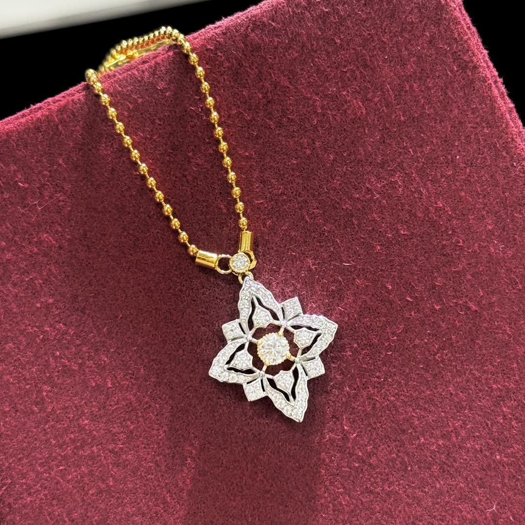 Van Cleef & Arpels Elegant Gold and Diamond Flower Pendant Necklace
